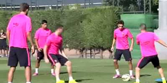 Video: Aksi Luis Suarez Perdaya Vermaelen Video: Aksi Luis Suarez Perdaya Vermaelen