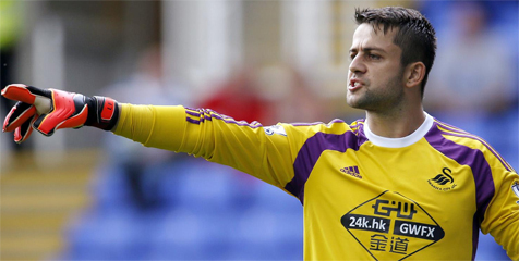 Fabianski Sebut Stamford Bridge Tak Menakutkan Fabianski Sebut Stamford Bridge Tak Menakutkan