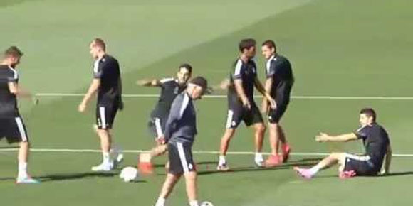 Ronaldo 'Usir' James di Sesi Latihan Madrid Ronaldo 'Usir' James di Sesi Latihan Madrid