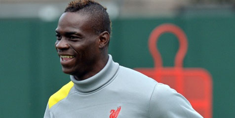 Balotelli Permalukan Sterling di Duel Ping-pong
