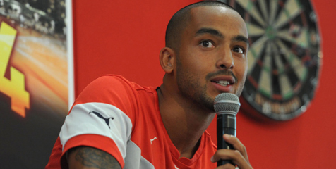 Walcott Tawarkan Diri Jadi Tempat Curhat Bagi Giroud Walcott Tawarkan Diri Jadi Tempat Curhat Bagi Giroud