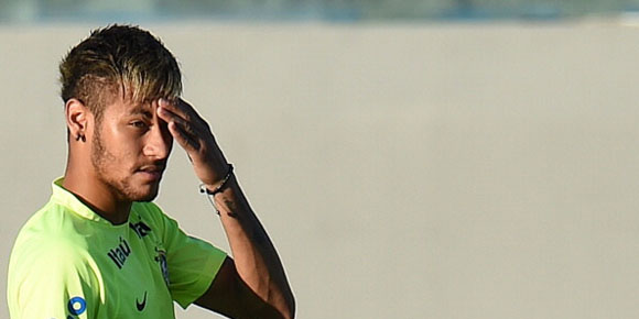 Neymar Bintangi Iklan Piyama Bersama Sang Buah Hati