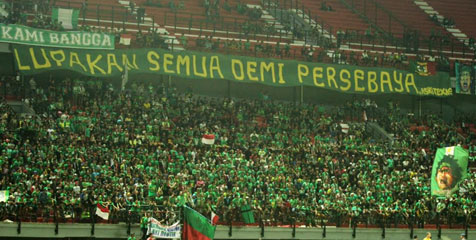 Bonek Tak Masalah Persebaya Main di Malang Bonek Tak Masalah Persebaya Main di Malang