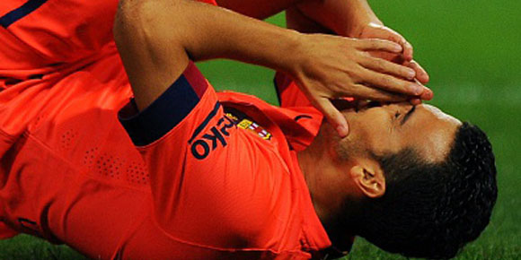Coba Tiru Trik Messi, Pedro Malah Terpeleset