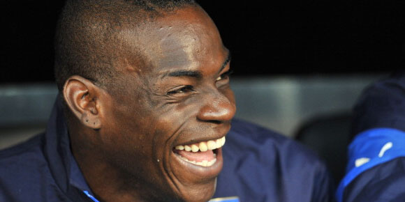 Video: Free Kick 'Magnifico' Balotelli Video: Free Kick 'Magnifico' Balotelli