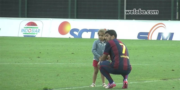 Pasca Hadapi Indonesia, Suarez Habiskan Waktu Bersama Sang Putri Pasca Hadapi Indonesia, Suarez Habiskan Waktu Bersama Sang Putri