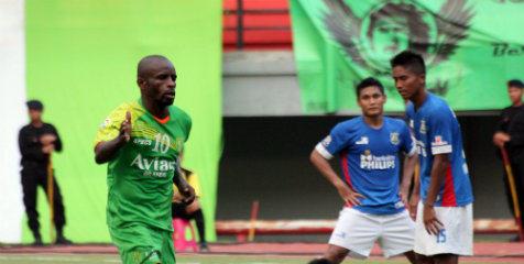 Greg: Kesabaran Pemain Persebaya Ada Batasnya Greg: Kesabaran Pemain Persebaya Ada Batasnya
