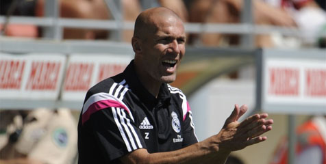 Dituduh Tak Punya Lisensi, Ancelotti Bela Zidane Dituduh Tak Punya Lisensi, Ancelotti Bela Zidane