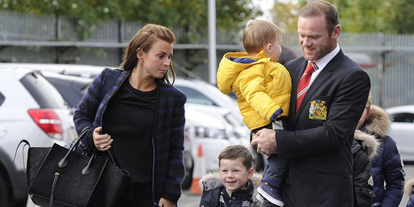 Absen, Rooney Ajak Keluarga Nonton MU di Old Trafford Absen, Rooney Ajak Keluarga Nonton MU di Old Trafford