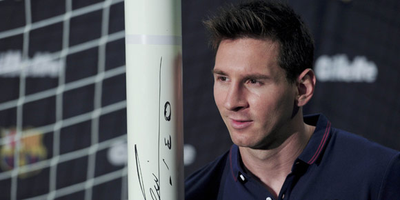 Rileks, Messi Bermain Skuter Bersama Buah Hati Rileks, Messi Bermain Skuter Bersama Buah Hati