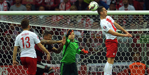 Review: Sang Juara Dunia Menyerah di Warsawa Review: Sang Juara Dunia Menyerah di Warsawa