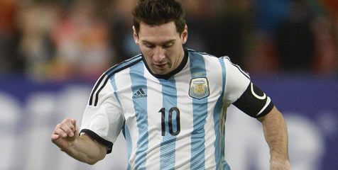 Fans Beruntung Ini Dapatkan Foto Selfie Bareng Messi