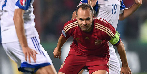 Iniesta Merasa Terhormat Kapteni Spanyol Iniesta Merasa Terhormat Kapteni Spanyol