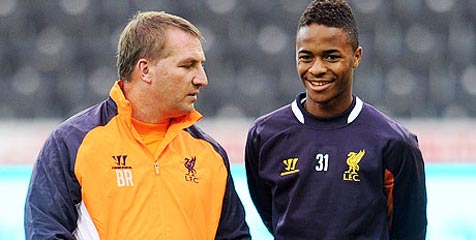 Bela Sterling, Rodgers Balik Serang Hodgson Bela Sterling, Rodgers Balik Serang Hodgson