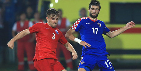Van Gaal Senang Luke Shaw Bermain di timnas Inggris U-21 Van Gaal Senang Luke Shaw Bermain di timnas Inggris U-21