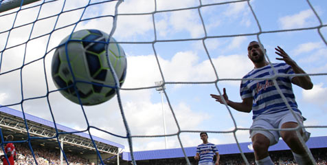 Laga 'Gila' Liverpool vs QPR Diabadikan Media Laga 'Gila' Liverpool vs QPR Diabadikan Media