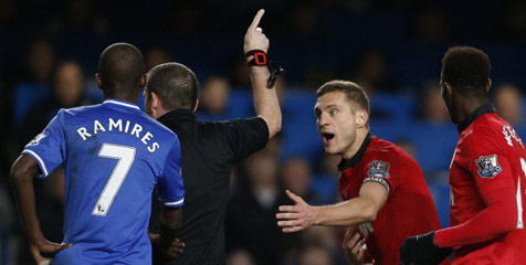 Ladeni Chelsea, Kartu Merah Ancam United Ladeni Chelsea, Kartu Merah Ancam United