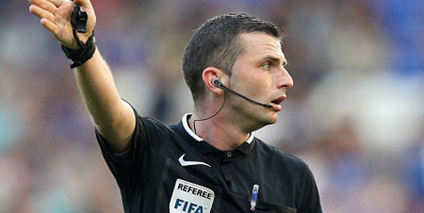 Lalai Sikutan Fellaini, Wasit Ini Dipercaya Lagi Pimpin Derby Lalai Sikutan Fellaini, Wasit Ini Dipercaya Lagi Pimpin Derby