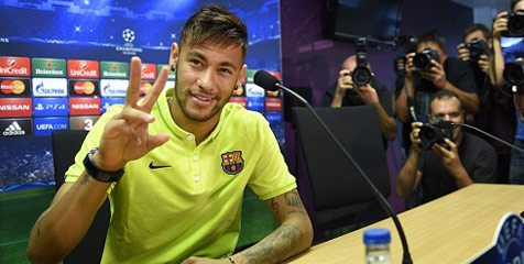Foto Tim, Neymar Ikuti Gaya Ronaldinho Foto Tim, Neymar Ikuti Gaya Ronaldinho