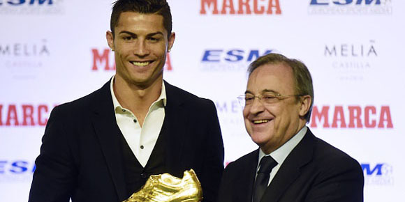 Galeri: Penganugrahan Sepatu Emas Cristiano Ronaldo Galeri: Penganugrahan Sepatu Emas Cristiano Ronaldo