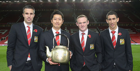 Gandeng Mie Instan Jepang, Rooney Dapat Hadiah Teko Gandeng Mie Instan Jepang, Rooney Dapat Hadiah Teko