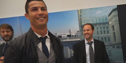 Dapat Award, Ronaldo Saling Ejek Dengan Wasit Mateu Lahoz Dapat Award, Ronaldo Saling Ejek Dengan Wasit Mateu Lahoz