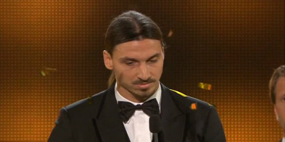 Video: Ibrahimovic Raih 'Guldbollen' ke-9 Kalinya Video: Ibrahimovic Raih 'Guldbollen' ke-9 Kalinya