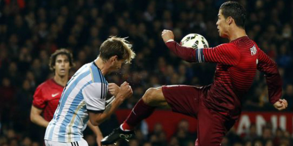 Video: Pelanggaran Brutal Ronaldo K.O. Biglia Video: Pelanggaran Brutal Ronaldo K.O. Biglia
