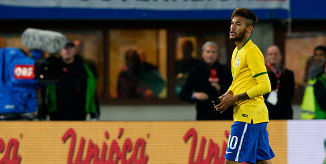 Neymar: Ini Alasan Saya Beri Ban Kapten pada Silva