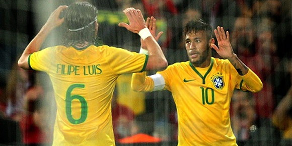 Saat Neymar 'Dipecundangi' Filipe Luis di Sesi Latihan Brasil Saat Neymar 'Dipecundangi' Filipe Luis di Sesi Latihan Brasil