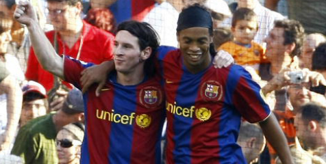 Ronaldinho: Selamat Messi, Kamu Luar Biasa! Ronaldinho: Selamat Messi, Kamu Luar Biasa!