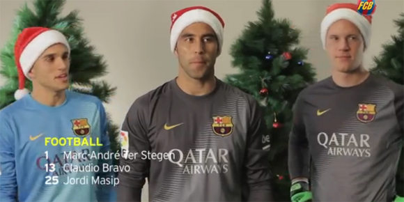 Aksi Kocak Trio Kiper Barca Dilempari Ornamen Pohon Natal Aksi Kocak Trio Kiper Barca Dilempari Ornamen Pohon Natal