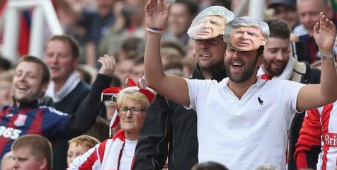 Hughes: Wenger, Jika Tak Mau Mendengar Ejekan, Tutup Saja Kupingmu Hughes: Wenger, Jika Tak Mau Mendengar Ejekan, Tutup Saja Kupingmu