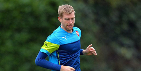 Mertesacker Puji Comeback Koscielny Mertesacker Puji Comeback Koscielny
