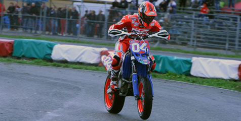 Dovizioso Finis Kedua di SIC Supermoto Day 2014 Dovizioso Finis Kedua di SIC Supermoto Day 2014