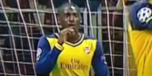 Ekspresi Kocak Sanogo Usai Terciptanya Gol Indah Ramsey