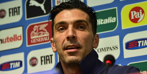 Buffon: Saya Akan Serahkan Ballon d'Or pada Messi atau Ronaldo Buffon: Saya Akan Serahkan Ballon d'Or pada Messi atau Ronaldo