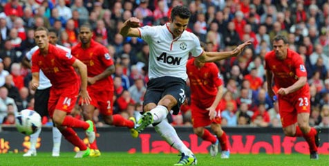 Van Gaal: Van Persie Beruntung Falcao Cedera Van Gaal: Van Persie Beruntung Falcao Cedera