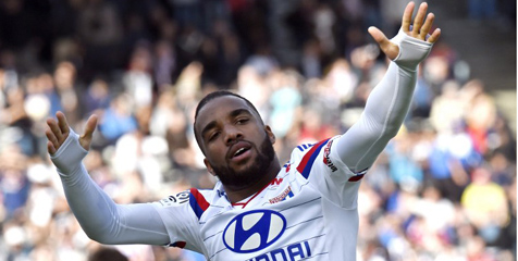 Tak Butuh Uang, Lyon Tolak Jual Lacazette ke Liverpool Tak Butuh Uang, Lyon Tolak Jual Lacazette ke Liverpool