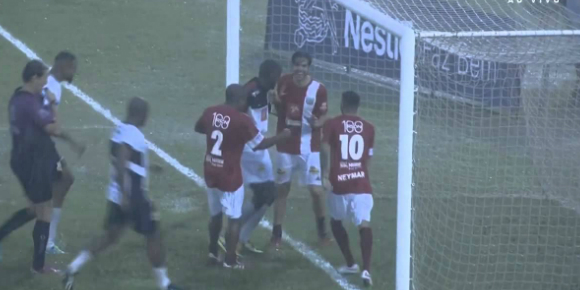 Neymar Beri Assist Unik untuk Kaka Neymar Beri Assist Unik untuk Kaka