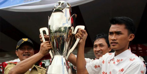 Jember United Target Pertahankan Piala Soeratin Jember United Target Pertahankan Piala Soeratin