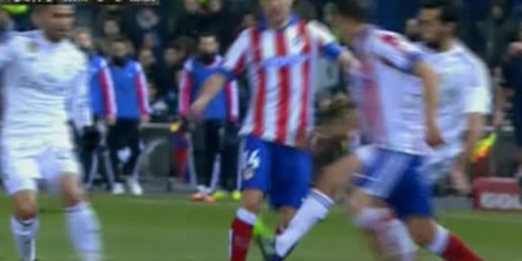 Wasit Tak Kartu Merah Ramos dan Arbeloa Wasit Tak Kartu Merah Ramos dan Arbeloa