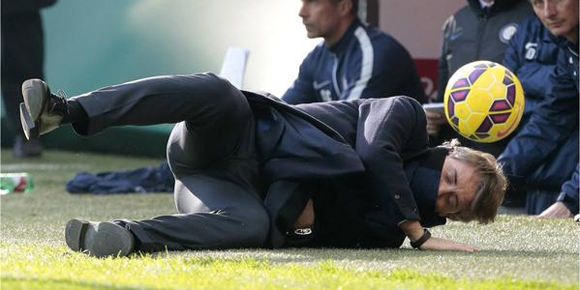 Video: Apes! Mancini Tumbang Dihajar Andreolli Video: Apes! Mancini Tumbang Dihajar Andreolli
