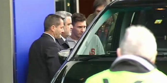 Messi Diteriaki 'Ronaldo! Ronaldo!' di Swiss Messi Diteriaki 'Ronaldo! Ronaldo!' di Swiss