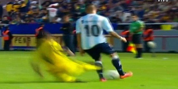 Duel Persahatan Boca Junior Dirusak Tekel Horor