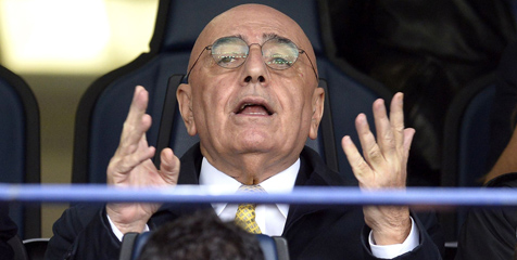 Marah, Ultras Milan Minta Galliani Dipecat Marah, Ultras Milan Minta Galliani Dipecat
