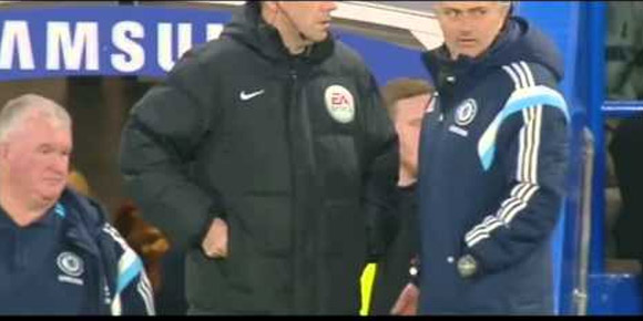 Asyik Bicara Sendiri, Mourinho Tak Lihat Gol Ivanovic Asyik Bicara Sendiri, Mourinho Tak Lihat Gol Ivanovic