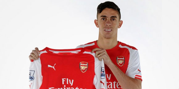 Galeri: Gabriel Paulista Bergaya Dengan Kostum Arsenal Galeri: Gabriel Paulista Bergaya Dengan Kostum Arsenal