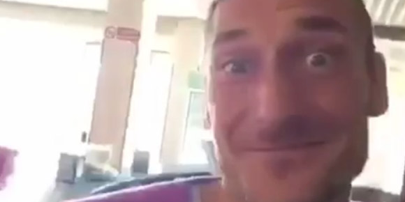 Totti Ikut Terserang Demam Teriakan Ronaldo Totti Ikut Terserang Demam Teriakan Ronaldo