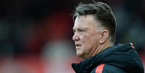 Simpson Sebut Van Gaal Bakal Terus Aman di United Simpson Sebut Van Gaal Bakal Terus Aman di United
